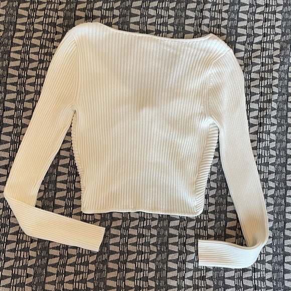 Abercrombie Cropped Cream Long Sleeve Twist Waist Sweater - Picture 5 of 6